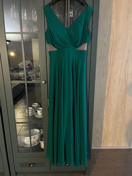 Smaragdovo zelene saty, 40