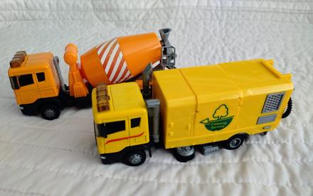 Set 2 kusov áut - čistiace auto + miešačka, 