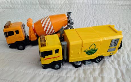 Set 2 kusov áut - čistiace auto + miešačka,