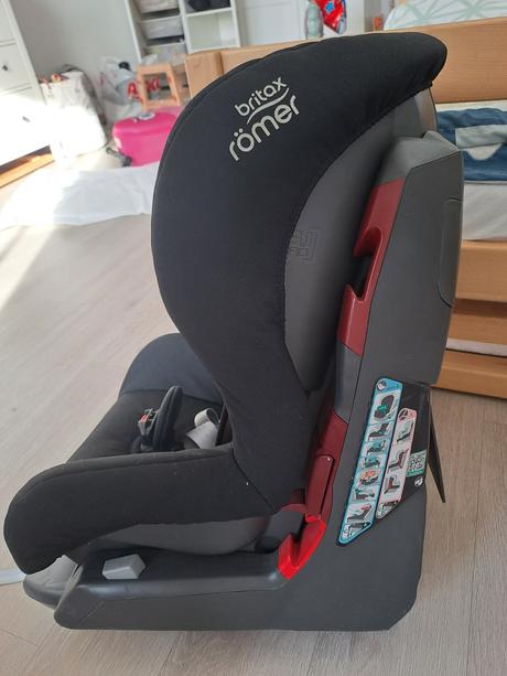Autosedačka, britax