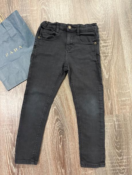 Zara čierne vyšuchane rifle na 4-5 rokov, zara,110