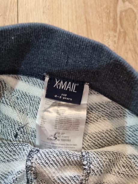 Pruhovane kratasy, 110