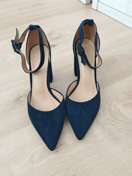 Modré krásne lodicky, 38