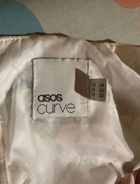 Spoločenské šaty, 52