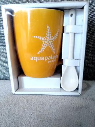 Šálka lyžička hrnček aquapalace praha nové, 