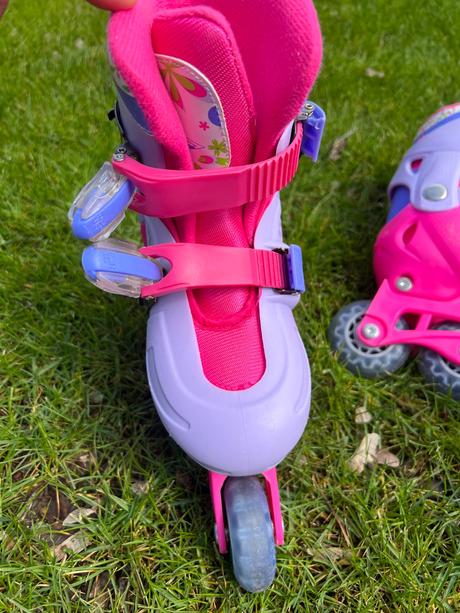 Set korčule na kolieska a prilba v batohu, 28