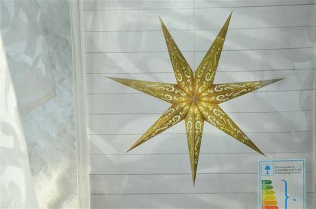 Zlatá závesná vianočná hviezda-svietidlo,