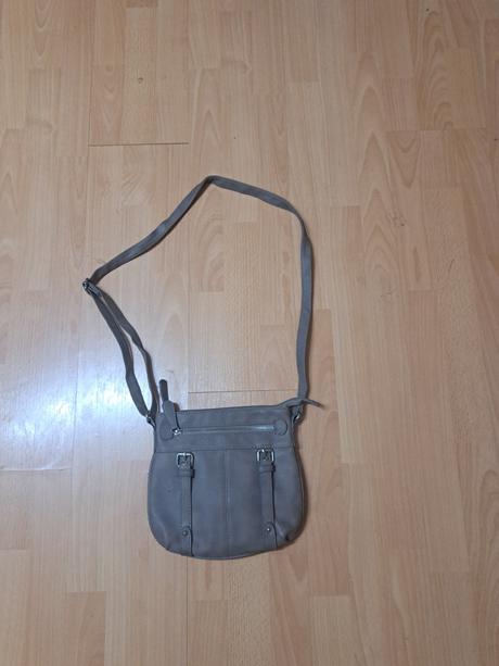 Dámska kožená kabelka, 