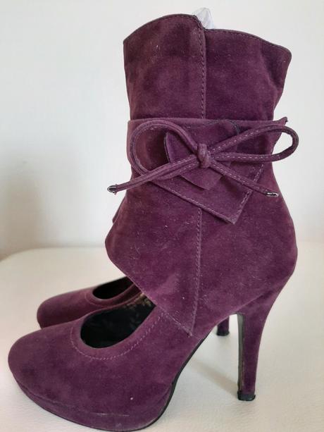 Semišove čižmičky, baťa,37