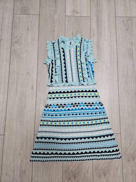 Krasne saty xs pretkavane striebornou, xs