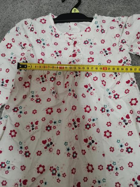 Menčestrové šaty, 86