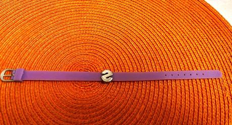 Plastový náramok s monogramom s, 