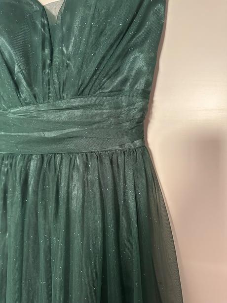 Trblietave šaty aj motýlik, 