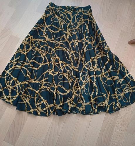 Krasna plisova sukna, mohito,34