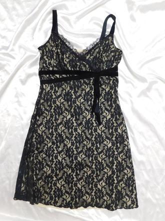 Pekne čipkovane šaty, 38