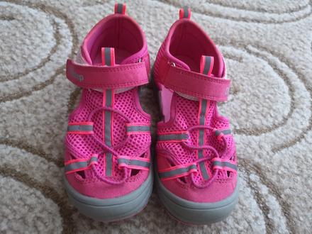 Rýchloschnúce sandálky, 28