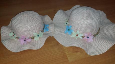 Klobúky mama a dcéra, 
