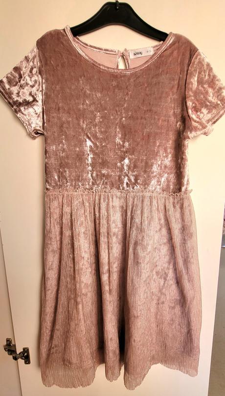 Dievcenske šaty, sinsay,140