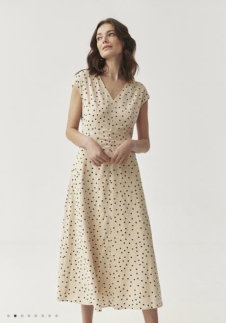 Bodkované šaty, 38