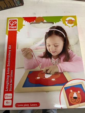 Hape vyšivanie usmiaty lev, 