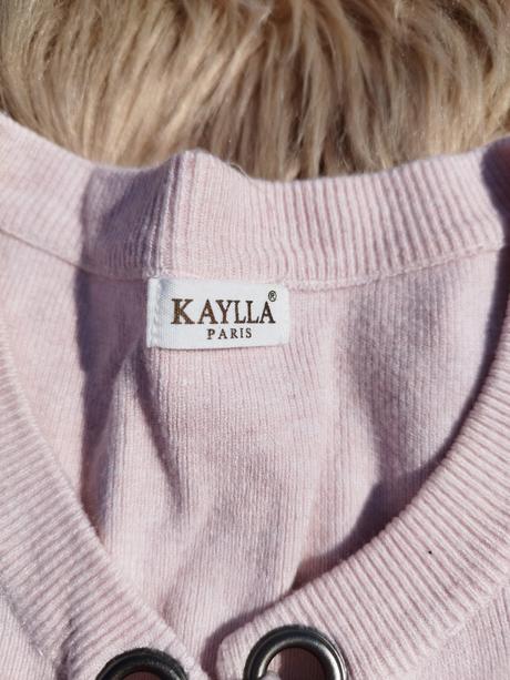 Zaujímavý svetrík, s