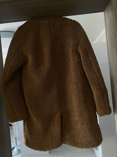 Dlhý dámsky huňatý kabát, bershka,m