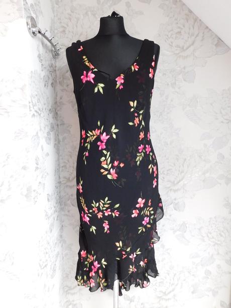 Velmi pekne šaty, 40