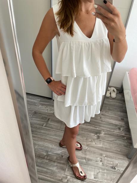 Letné šaty s volánmi, s