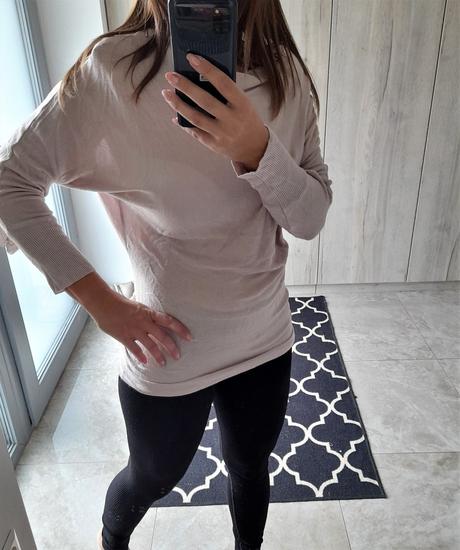 Svetrík so zipsami na pleciach-m/l, m