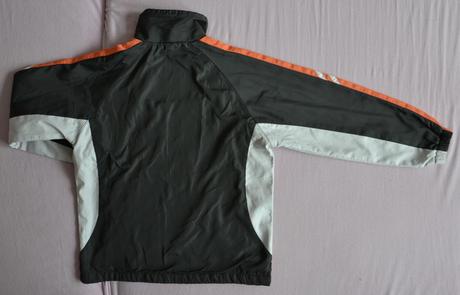 Oranzovo-siva vetrovka, 140