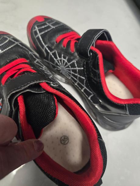 Tenisky spiderman, 35