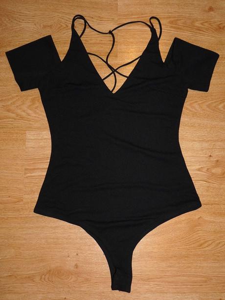 Prekrížené na chrbáte, s