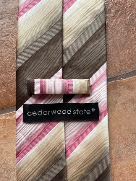 Bezovo hneda kravata,