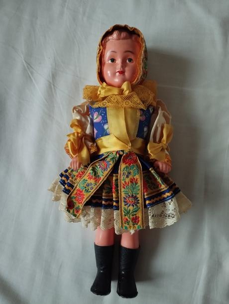Retro  bábika v kroji, 