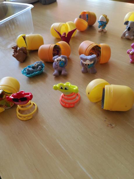 Kinder hračky - kompletné,