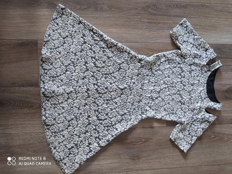 Kvetinové šaty, 38