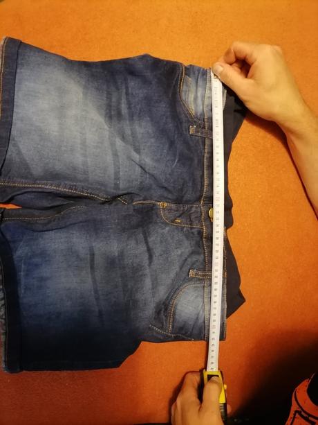 Tehotenské kraťasy, l