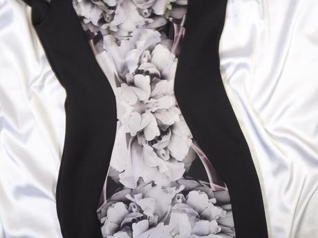 Elegantné šaty rinascimento, s