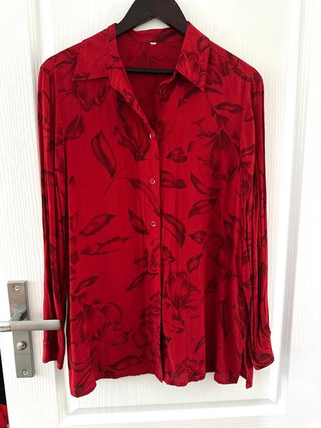Červená viskózová košeľa so sivými kvetmi, xl