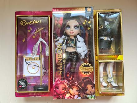 Babika rainbow high ma krabicu uplne kompletna,