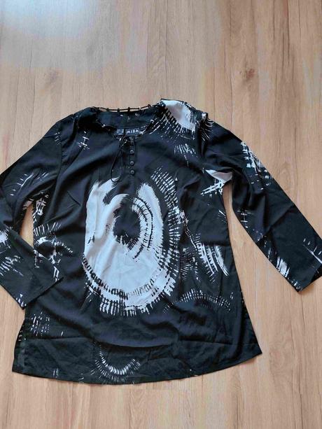 Tunika čiernobiela, 46