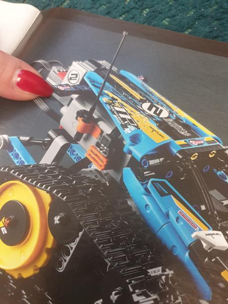Lego technic 42095 - pretekárske auto s dialkovým, 