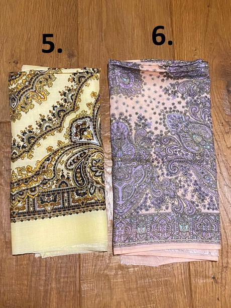 Šatky rôznych farieb a vzorov,