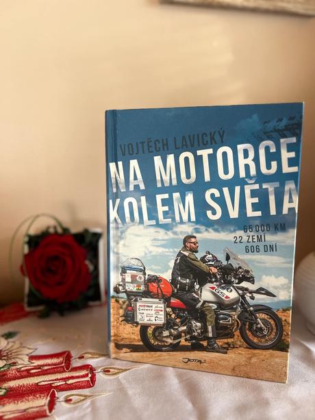 Na motorce okolo světa,