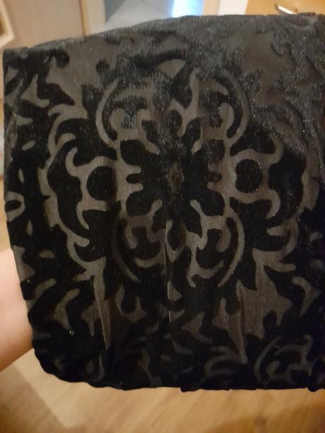 Šaty spoločenské, 46