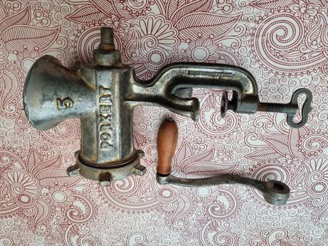 Mlyncek na maso retro,