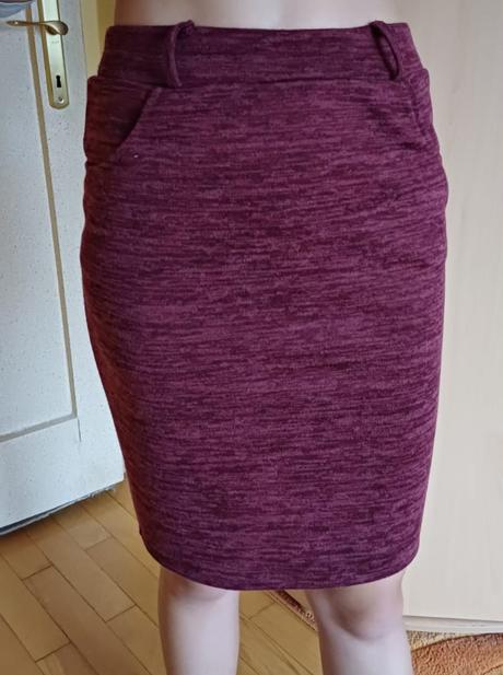 Bordová elastická sukňa (inz.č.100), 36