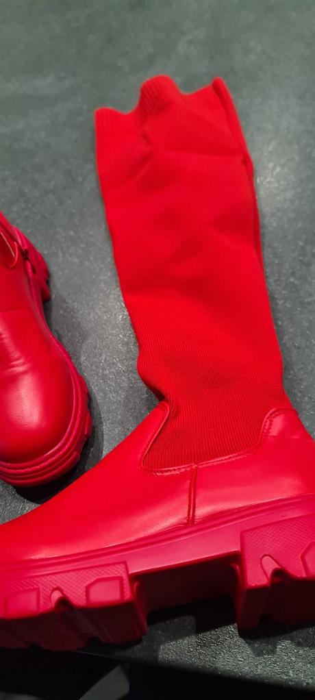 Červené čižmy, 40