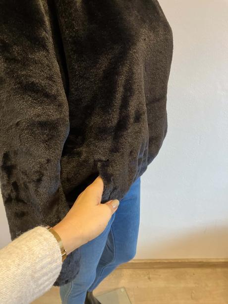 Dievčenská huňatá mikina s kapucňou čierna (170), 170