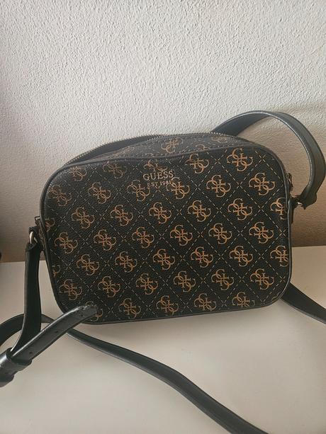 Kabelka guess, guess